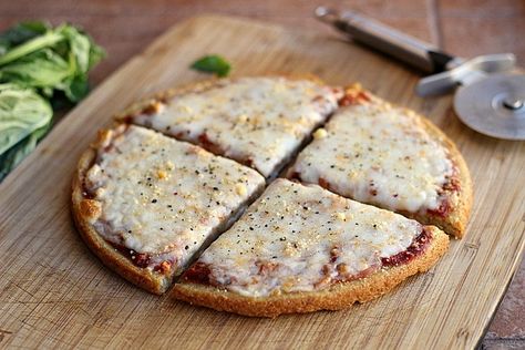 5-Ingredient Quinoa Pizza Crust (Vegan, Primal, GF) Quinoa Pizza Crust, Pizza Vegana, Gluten Free Pizza Crust, Vegan Quinoa, Pizza Crust Recipe, Gluten Free Pizza, Vegan Pizza, Idee Pasto Sano, Crust Recipe