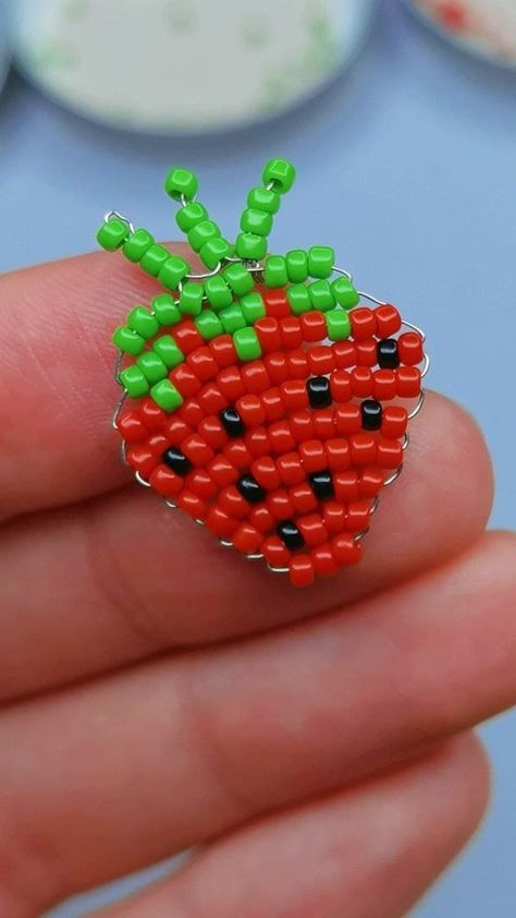 Beads Craft Kids, Pony Bead Animals, Pony Bead Projects, Miyuki Beads Pattern, Wire Jewelry Patterns, Pony Bead Crafts, Diy Beaded Rings, Pony Bead Patterns, Motifs Perler