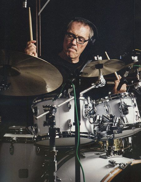 Vinnie Colaiuta - DRUMMERWORLD Vinnie Colaiuta, Simon Phillips, Tom Scott, Jeff Porcaro, Eric Clapton Guitar, Steve Gadd, Berklee College Of Music, Gretsch Drums, Ludwig Drums