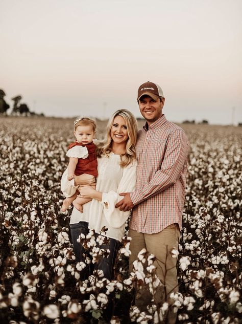 Pictures In Cotton Field, Farmer Family Pictures, Family Pictures In Cotton Field, Family Photos In Cotton Field, Cotton Pictures Family, Cotton Field Photography Family, Cotton Feild Pics, Fall Cotton Field Family Pictures, Cottonfield Family Pictures