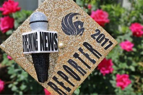 Journalist Graduation Cap, Journalist Graduation Pictures, Journalism Graduation Cap, Newspaper Inspiration, Communications Major, Journalism Aesthetic, Nurse Fashion, Funny Graduation Caps, Creative Graduation Caps