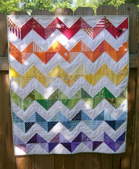 Rainbow Zig Zag Quilt! by The Spotted Elephant Boutique, via Flickr Zigzag Quilt, Rainbow Quilts, Rainbow Chevron, Half Square Triangle Quilts, Rainbow Quilt, Baby Quilt Patterns, Patchwork Quilt Patterns, Quilt Baby, Triangle Quilt