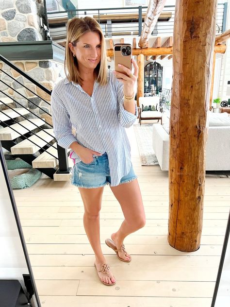 How to style a button up shirt // Simple Summer outfit // What to pack for vacation // How to style Tory Burch Miller Sandals // Summer outfit Tory Burch Miller Sandals Outfit, Style A Button Up Shirt, Tory Burch Sandals Outfit, Sandals Summer Outfit, Pack For Vacation, What To Pack For Vacation, Tory Burch Miller Sandals, Simple Summer Outfits, Simple Summer