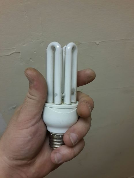 What to salvage from energy saver light bulb Energy Saver Light Bulbs, Solar Heater, Electronics Basics, Electronic Schematics, Diy Electrical, Electronics Projects Diy, Energy Saver, Free Energy, Diy Stuff