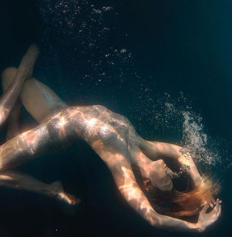 Underwater Fashion Photography, Fantasy Bouidor Photography, Healthy Woman Images, Siren Photography, Hard Poses, Underwater Woman, Siren Photoshoot, Woman In Water, Woman Underwater