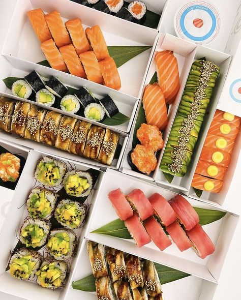 #sushi #rolls Sushi Express, Sushi Box, Lifestyle Shoot, Sushi Rolls, Brand Identity, Paradise, Rolls, Chef, Quick Saves