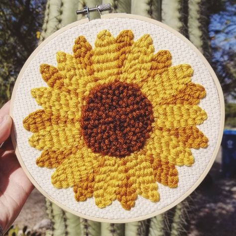 Sunflower punch needle made by @madebyhaileybailey �🌻 #punchneedle #punchneedleembroidery #oxfordpunch #makers #makersgonnamake #makersofinstagram #handmade #yarn #yarnlove #floral #flower #sunflower Sunflower Punch Needle Pattern, Punch Needle Sunflower, Daisy Punch Needle, Hailey Bailey, Sunflower Rug Crochet, Van Gogh Sunflowers Embroidery, Rug Hooking Sunflowers, Punch Embroidery, Totes Ideas