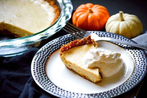 Pumpkin Cream Cheese Pie Lemon Cream Cheese Pie, Pumpkin Cheesecake Filling, Homemade Graham Cracker, Graham Cracker Crust Recipe, Pumpkin Cream Cheese Pie, Yummy Pie Recipes, Homemade Graham Cracker Crust, Crustless Pumpkin Pie, Frozen Pumpkin