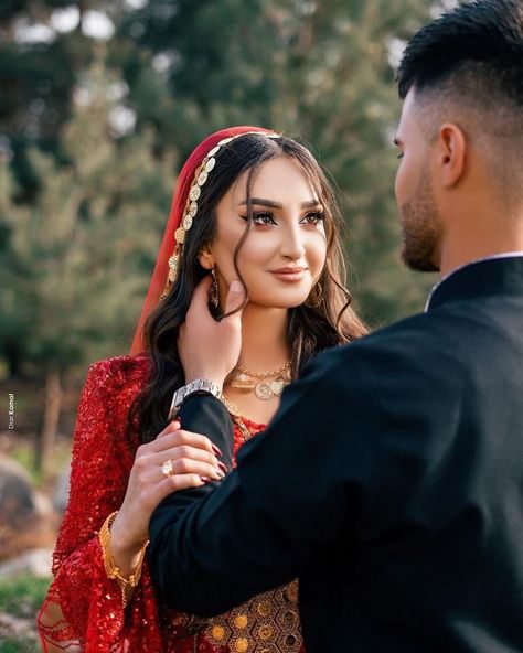 Kurdish Henna, Henna Photoshoot, Kurdish Couple, Henna Photography, Wedding Accessories Photography, Nikah Ceremony, Afghan Wedding, Henna Night, Engagement Pictures Poses