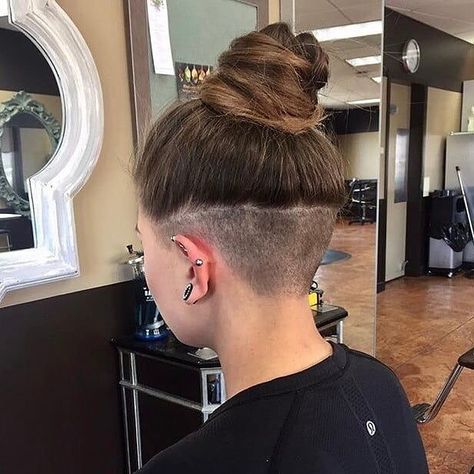 Badass Haircut, Side Quiff, Undercut Hairstyles Women, Girls With Shaved Heads, Undercut Long Hair, Half Shaved Hair, Shaved Hair Designs, Tomboy Hairstyles, Pompadour Hairstyle