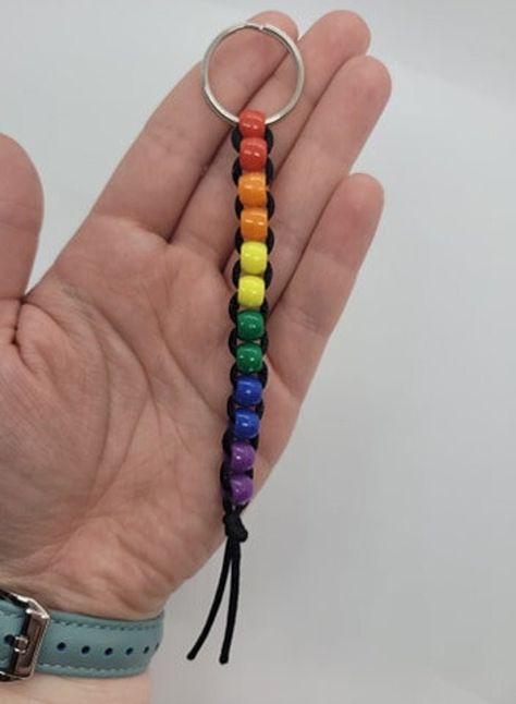 Pride Keychain Diy, Pride Crafts To Sell, Diy Pride Crafts, Pride Jewelry Diy, Diy Keychains To Sell, Pride Decorations, Pride Crafts, How To Make Keychains, Pride Keychain