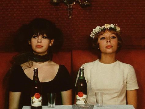 Daisies 1966, Female Filmmaker, Whatever Forever, French New Wave, I Love Cinema, Film Inspiration, Love Movie, Film Aesthetic, Film Stills