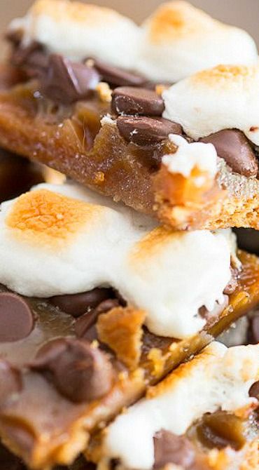 S’mores Toffee, Smores Cracker Candy, Halloween Cracker Toffee, S’mores Bark, Smores Bark, Food Dinners, Cracker Toffee, Cookie Bar Recipes, Homemade Candies