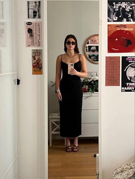 Black dress & brown heels from from Zara, thrifted sunglasses Thrifted Sunglasses, Brown Sandals Outfit, All Black Party, Sandals Outfit, Brown Heels, Black Mini Dress, Black Party, Brown Sandals, Black Dresses