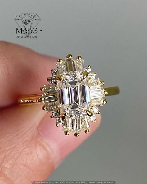 Vintage Anniversary Rings, Gold Ring Vintage, Moissanite Engagement Ring Rose Gold, Unique Rings Vintage, Emerald Cut Engagement, Emerald Cut Moissanite, Yellow Gold Wedding Ring, Emerald Engagement Ring Cut, Moissanite Wedding Rings