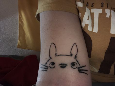 Totoro Tattoo Small, Totoro Tattoo, Inking Art, Funky Tattoos, Comic Tattoo, Hand And Finger Tattoos, Special Tattoos, Stick N Poke Tattoo, Poke Tattoo