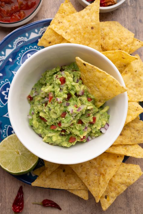 How to Make Guacamole with One Avocado (small batch) Unripe Avocado, Avocados From Mexico, Avocado Guacamole, Chunky Guacamole, How To Make Guacamole, Homemade Guacamole, Mashed Avocado, Fall Soups, Ripe Avocado