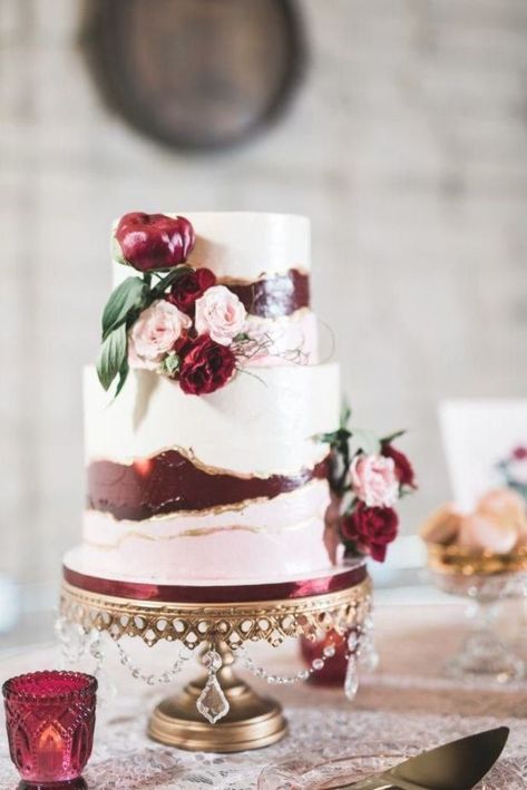 Chandelier Wedding Cake, Antique Gold Chandelier, Blush And Ivory Wedding, Stand Photography, Birthday Cake Roses, Burgundy Wedding Cake, Blush Wedding Cakes, Rose Gold Wedding Cakes, Ivory Wedding Cake