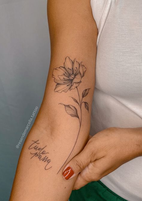 Flowers Around Words Tattoo, One Flower Tattoo, Simple Armband Tattoo, Types Of Tattoos, Tattoo Special, Flor Tattoo, Floral Back Tattoos, Around Arm Tattoo, Floral Thigh Tattoos