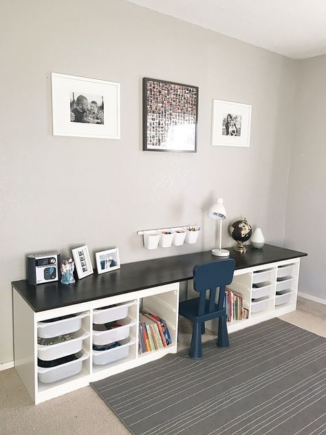 Trofast Hacks : 10 DIY avec le meuble IKEA ! ⋆ Club Mamans Ikea Trofast Storage, Trofast Ikea, Ikea Kids Room, Ikea Desk Hack, Acnh Basement, Diy Playroom, Small Kids Room, Ikea Trofast, Childrens Desk