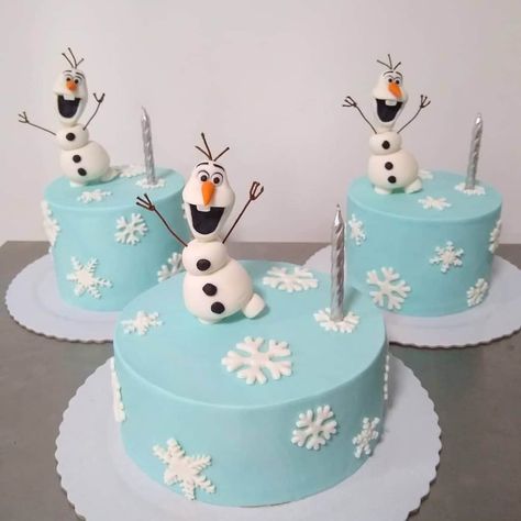 Oloff Cakes, Olaf Cake Ideas, Olaf Cake Birthday, Elsa And Olaf Cake, Easy Frozen Cake, Frozen Cake Ideas, Frozen Olaf Cake, Fondant Olaf, Olaf Birthday Cake