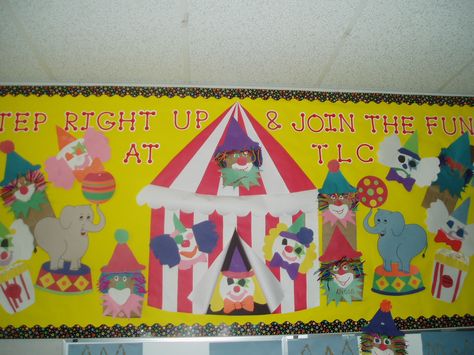 Circus theme bulletin board Carnival Bulletin Board Ideas, Circus Bulletin Board Ideas, Circus Bulletin Boards, Carnival Classroom, Preschool Circus, Circus Classroom, Reward Tickets, Circus Crafts, Library Themes