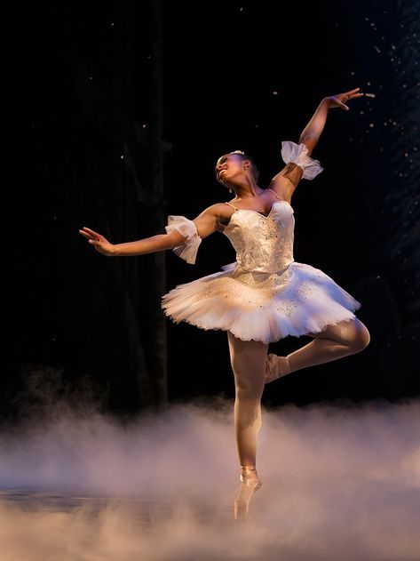 Nutcracker Aesthetic, Black Dancers, Ballet Academy, Ballet Beauty, Ballet Inspiration, Black Ballerina, Ballet Photos, Ballerina Dancing, Black Ballet