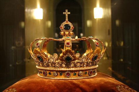 The Crown of Bavaria | ferrebeekeeper Regency Wedding, Tiara Accessories, Royal Crown Jewels, Crown Aesthetic, Imperial Crown, Holy Roman Empire, Royal Crowns, Georgian Jewelry, Today Is My Birthday