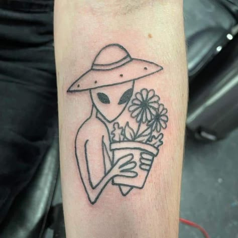 Aliens Having Human Habits 3 Alien Flower Tattoo, Alien Minimalist Tattoo, Simple Plant Tattoo, Cute Alien Tattoo, Small Alien Tattoo, Alien Tattoo Ideas, Alien Tattoos, Spaceship Tattoo, Cover Up Tattoos For Women