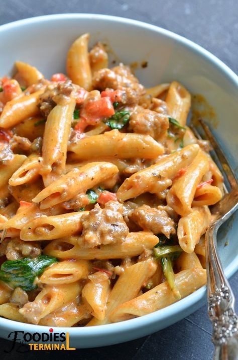 Instant Pot Italian Sausage, Ground Italian Sausage Recipes, Sausage Pasta Dinner, Italian Sausage Spinach, Instant Pot Italian, Creamy Sausage Pasta, Ground Sausage Recipes, Pork Sausage Recipes, Creamy Tomato Pasta