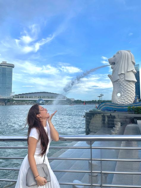 Mandatory pose at Merlions 😂 Merlion Singapore Pose, Universal Studios Singapore Photo Ideas, Singapore Photography Ideas, Singapore Pose Ideas, Singapore Picture Ideas, Singapore Instagram Photos, Singapore Moodboard, Singapore Photo Ideas, Singapore Photoshoot