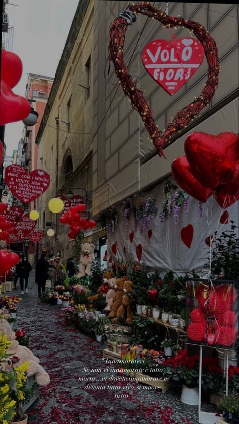 Foto San Valentino, Lock Screens, Aesthetic Themes, San Valentino, Naples, Rome, Instagram Story, Christmas Wreaths, Ios