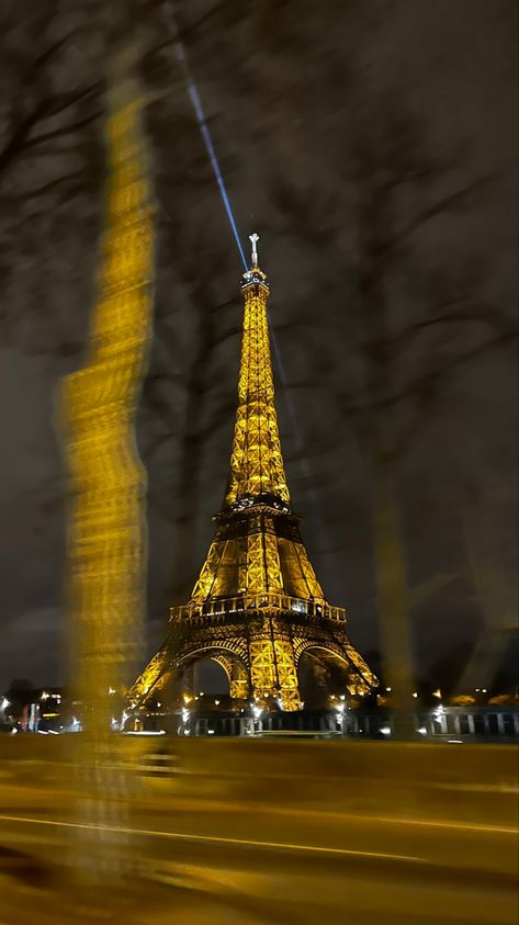 Paris Blurry Aesthetic, Paris City Night, Torre Eiffel Paris, France Aesthetic, Paris Dream, Romantic Paris, Paris Wallpaper, Paris Pictures, Paris Tours