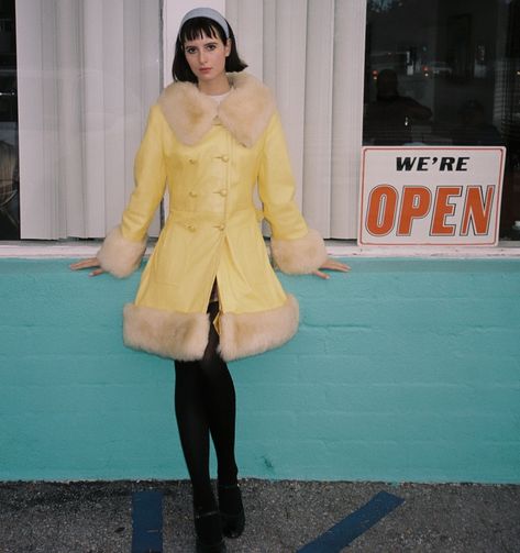 1960s Diner Daydream from last winter☕️Film photos by the best @dashgl4d , Dream coat from @chelsea_vonmach !! 💛 1960s Winter Fashion, 60s Mod Aesthetic, 1960s Diner, 60s Winter Fashion, 1960s Winter, Most Iconic Dresses, Mod Aesthetic, Wardrobe Vintage, Video Style