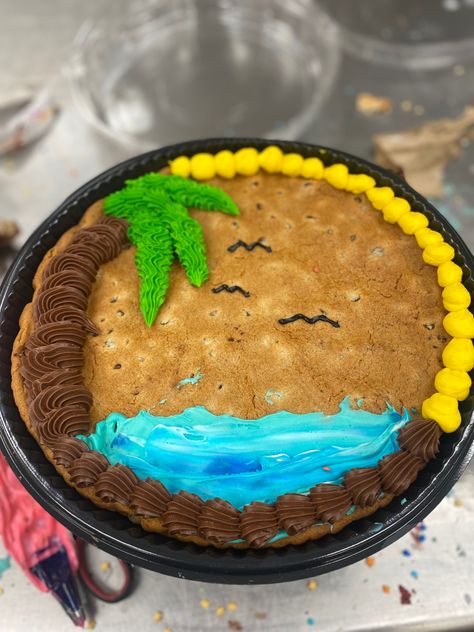 Chocolate chip, butter cream, cookie cake Beach Cookie Cake, Cookie Cake Birthday Designs, Summer Cookie Cake Designs, Message Cookies Ideas, Summer Cookie Cake, Simple Cookie Cake Designs, Cookie Cake Decorating Ideas, Dq Cakes, Message Cookies