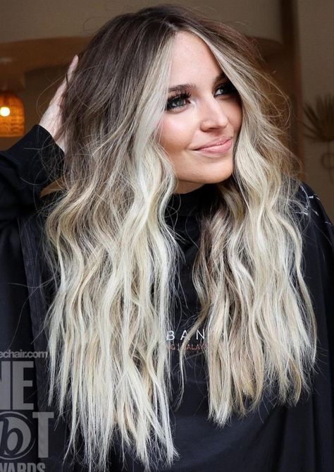 28 Cool hair color trends 2023 for women worth trying - Mycozylive.com Highlights Peekaboo, Hairstyles Medium Length Hair, Color Trends 2023, For Short Hair Hairstyles, Peekaboo Hair Colors, Change Hair Color, Piece Highlights, Cool Hair, Hairstyles Medium Length