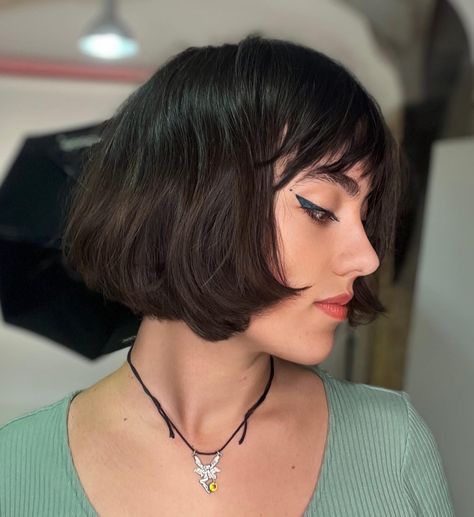 pop. Bobs For Full Faces, Bob Fine Hair Bangs, Hair For Oval Face, French Bob Fine Hair, Bob Fine Hair, French Bobs, Fine Hair Bangs, Italian Bob, Current Hair Trends