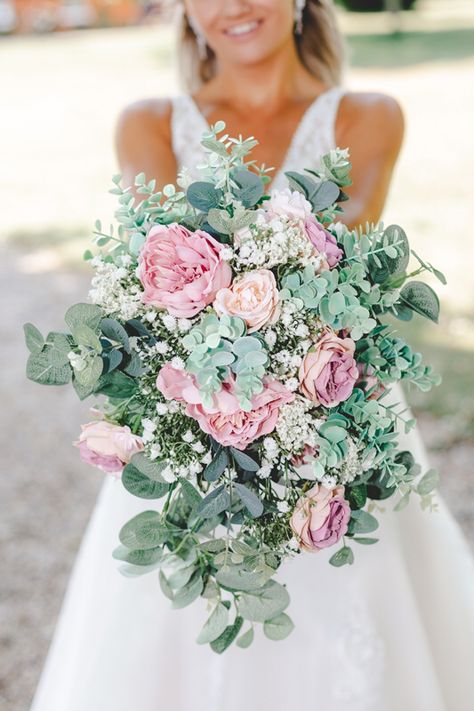 Mint Green And Pink Wedding Bouquet, Pink And Mint Green Wedding, Pink White And Green Wedding, Pink Hydrangea Bouquet, Bride Bouquets White, White And Green Wedding, Mums Wedding, Green Wedding Bouquet, Green Wedding Flowers