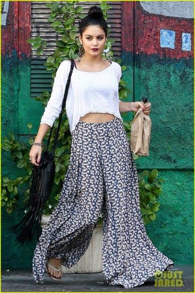 she has amazing style at the moment Estilo Vanessa Hudgens, Vanessa Hudgens And Austin Butler, Isabel Lucas, Vanessa Hudgens Style, Burning Men, Stile Boho Chic, Mode Shoes, Ethno Style, Boho Styl