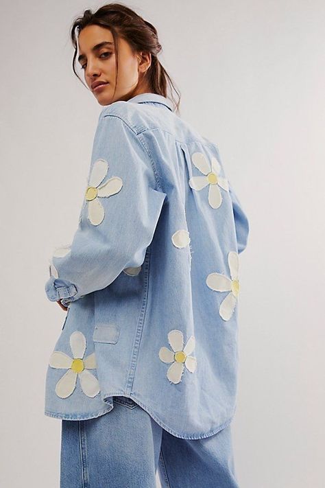 Denim Shirt Diy, Daisy Graphic, Clothes Embroidery Diy, Upcycle Shirt, Denim Shirts, Free People Clothing, Jeans Diy, Shirt Embroidery, Denim Details