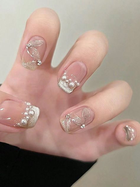 Stunning Short Square Nails for Summer 2024: Dominican Styles Nail Art Pearls Rhinestones, Korea Nails Design, Embellished Nails, Nail Art Mariage, Ocean Nail, Grow Long Nails, Bridal Nails Designs, New Years Nail Designs, Summer Nails Beach