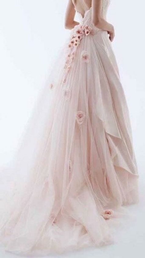 blush wedding dress with large pink flower appliques Pink Evening Gown, Prom Dress Pink, Pink Evening Gowns, Dress Websites, Dress Shops, Gold Prom, Bridesmaid Ideas, Modest Prom, 파티 드레스