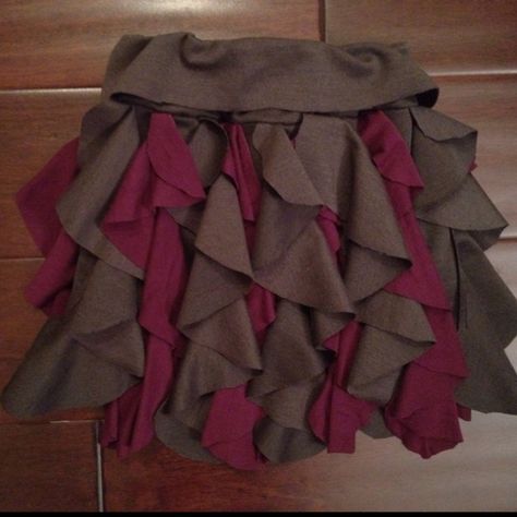 Cascading ruffle skirt tutorial with template (could also use ruffle template to make a cascade from the neckline of a blouse or dress) Ruffle Skirt Tutorial, Robe Diy, Skirt Tutorial, Baby Skirt, Sewing Skirts, Sewing For Beginners, Sewing For Kids, Ruffle Skirt, Styl Vintage