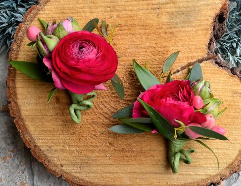 Farmhouse Garden Landscaping, Ranunculus Corsage, Hot Pink Ranunculus, Prom Flowers Corsage, Garden Landscaping Backyard, Ranunculus Boutonniere, Homecoming 2024, Pink Boutonniere, Cute Homecoming Proposals