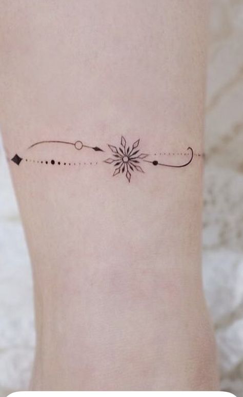 January Inspired Tattoos, Feminine Armband Tattoo, Fine Line Bracelet Tattoos For Women, Feminine Arm Band Tattoo, Simple Bracelet Tattoo, Braclet Tattoo Women, Modern Tattoos For Women, Wrist Bracelet Tattoo Unique, Tattoo Bracelet Wrist