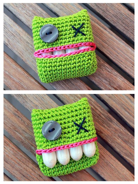 Dotty - das Monster, Zahnausfall 1x monatlich - leider keine Anleitung...doch Reinschauen lohnt sich... Crochet Tampon Holder, Crochet Tampon, Tampon Holder, Crochet Funny, Monster Crochet, Crochet Monster, Crochet Monsters, Womens Crochet Patterns, Hilarious Funny