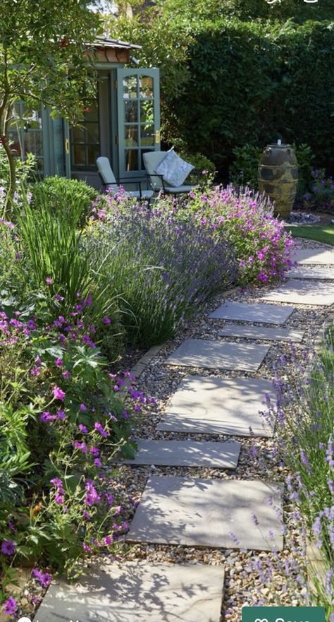 Garden Decorations Minnesota Backyard, Cottage Backyard, Grow Garden, Garden Pathways, Garden Inspo, Back Garden Design, Purple Plants, Cottage Garden Design, Blooming Garden