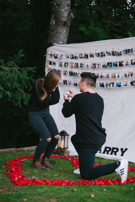 He put so much thought into this perfect proposal! Wedding Proposal Ideas Engagement Creative Marry Me, Deck Proposal Ideas, Engagment Ideas Proposals, Personal Proposal Ideas, Backyard Proposal Ideas Simple, Marriage Proposals Ideas, Proposal With Family, Wedding Proposal Ideas Surprise, Cute Proposal Ideas Engagement