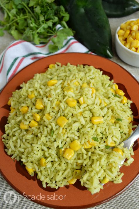 Arroz poblano - Pizca de Sabor Poblano Recipes, Chile Poblano, Hispanic Food, Mexican Food Recipes Authentic, Side Recipes, Mexican Dishes, International Recipes, Mexican Food Recipes, Food Videos