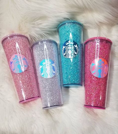 Love the sleek and modern design of this tumbler cup Rhinestone Filled Tumbler, Personalized Starbucks Cup Ideas, Starbucks Cups Personalized, Starbucks Tumbler Personalized, Snowglobe Tumblers, Cold Starbucks Drinks, Starbucks Cup Art, Starbucks Strawberry, Tumblr Cup